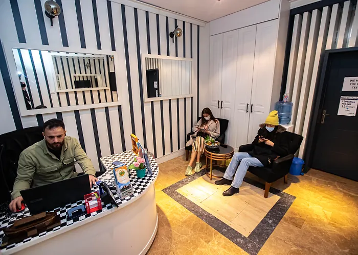 La Pazza Suites