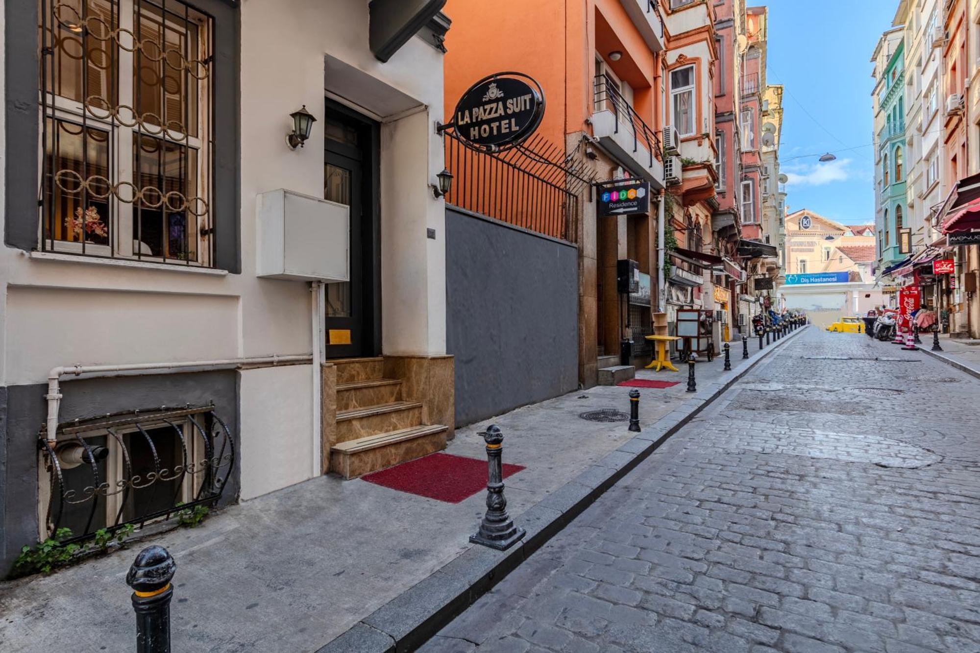 La Pazza Otel