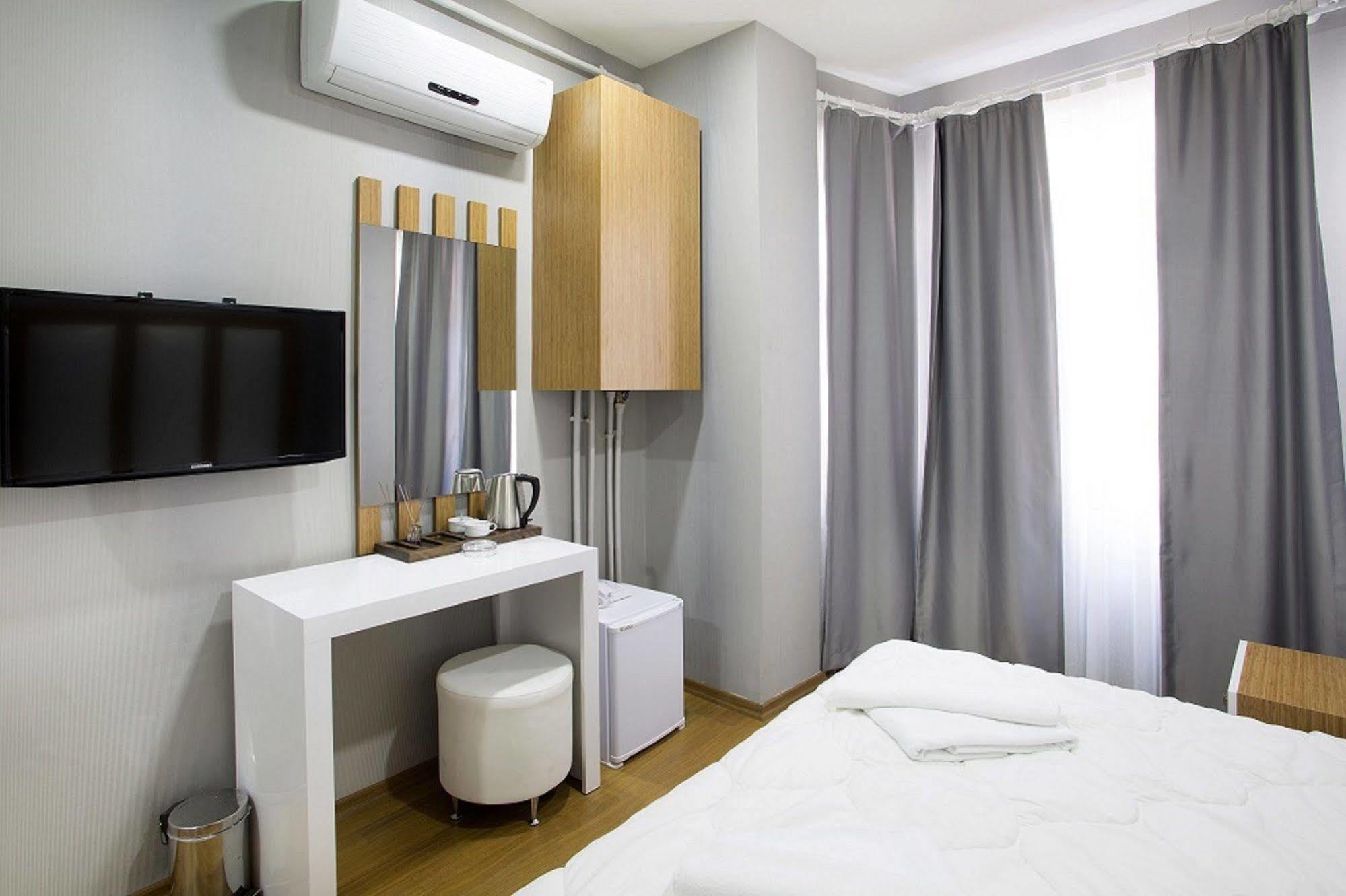 La Pazza Otel